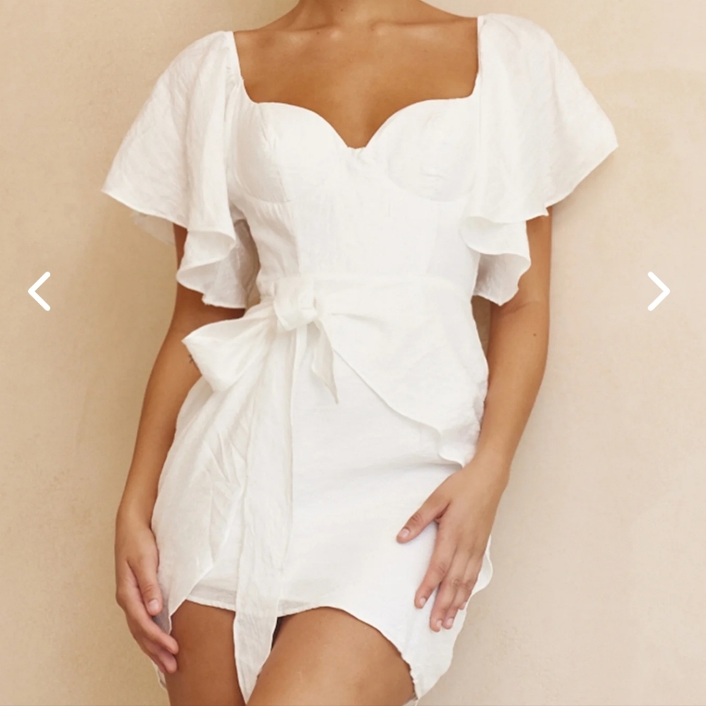 Selfie Leslie Aphrodite molded bust angel sleeve dress